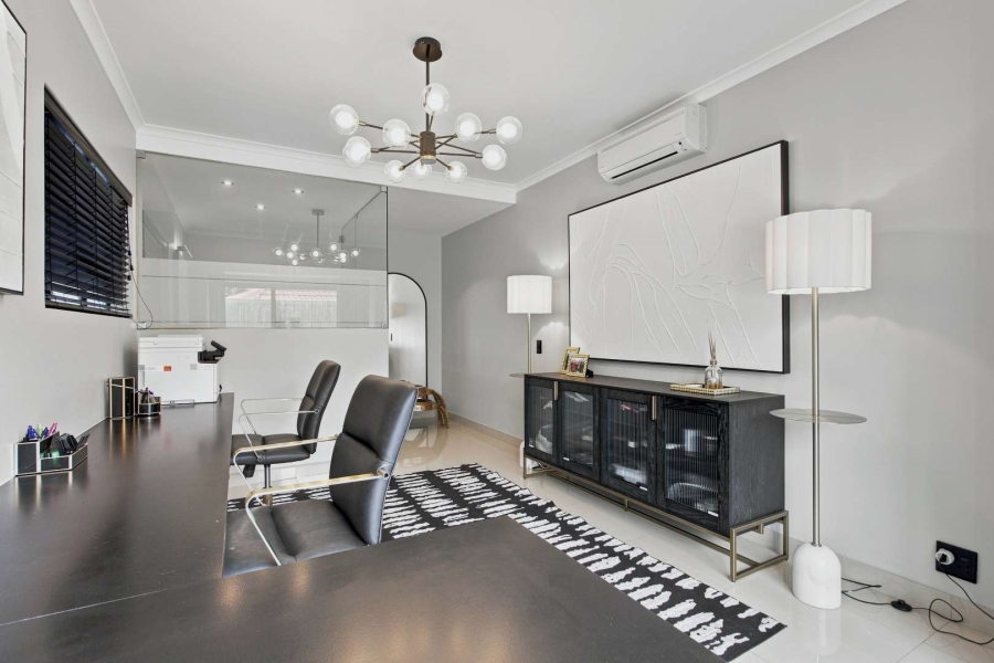 7 Bedroom Property for Sale in Oranjezicht Western Cape